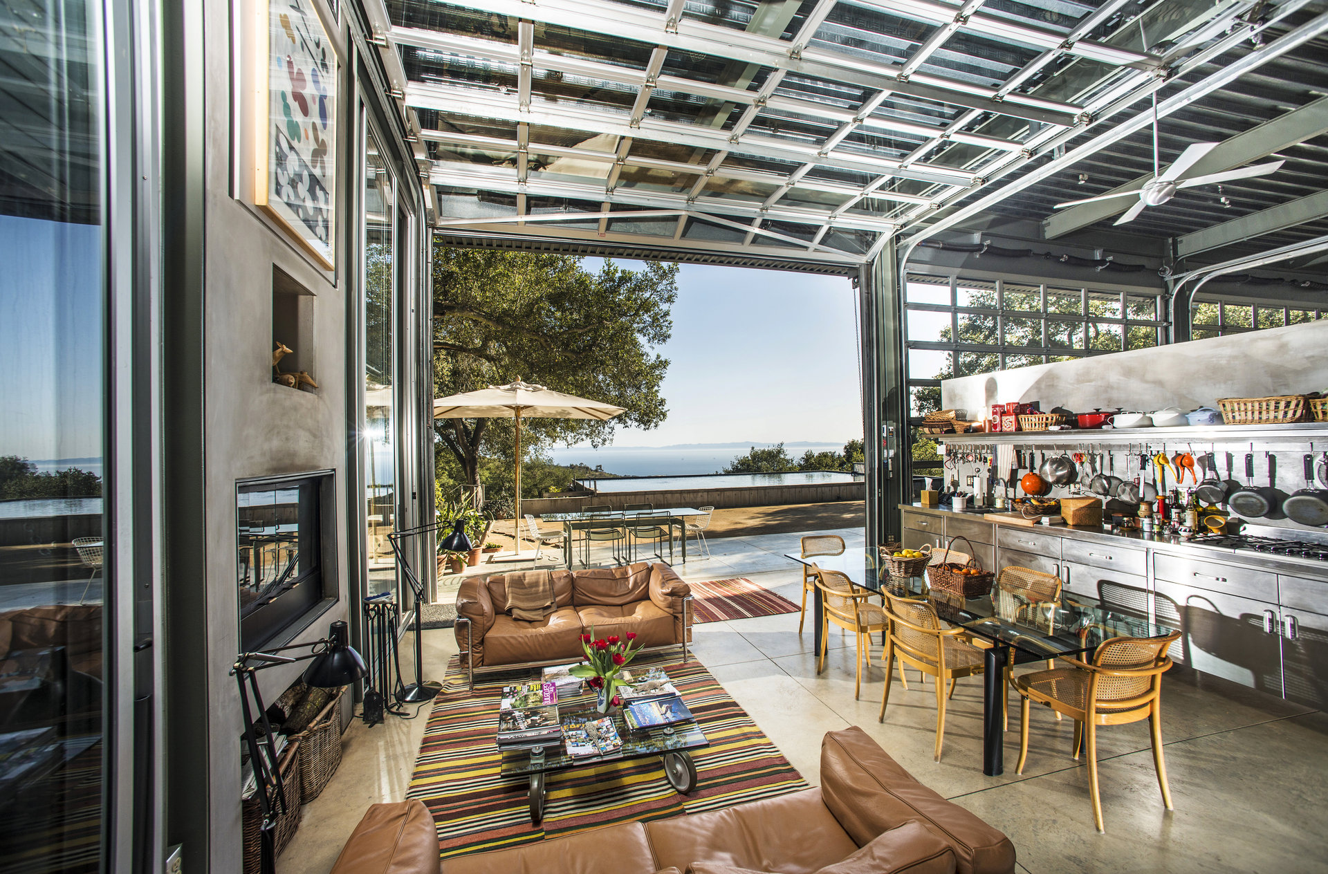 The garage doorfaçade by Barton Myers [189] filt3rs